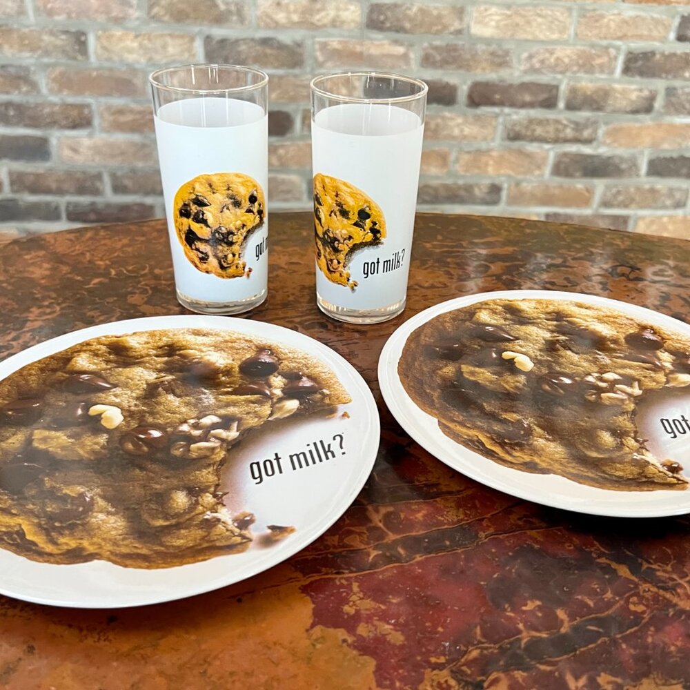 SALE! Vintage "got milk" 2 Glasses & 2 Plates